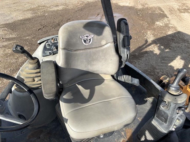 2017-case-580sn-image-11