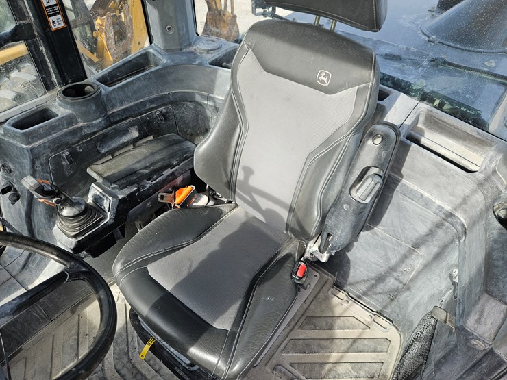 2022-deere-624p-image-19