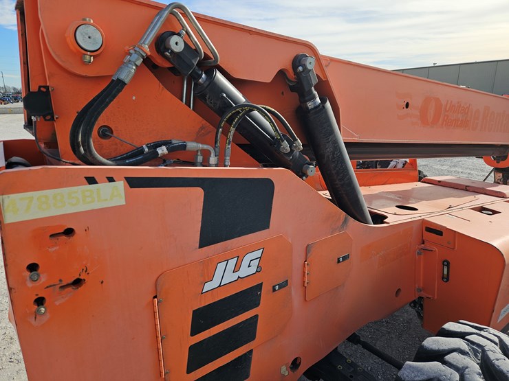 2017-jlg-8042-image-15