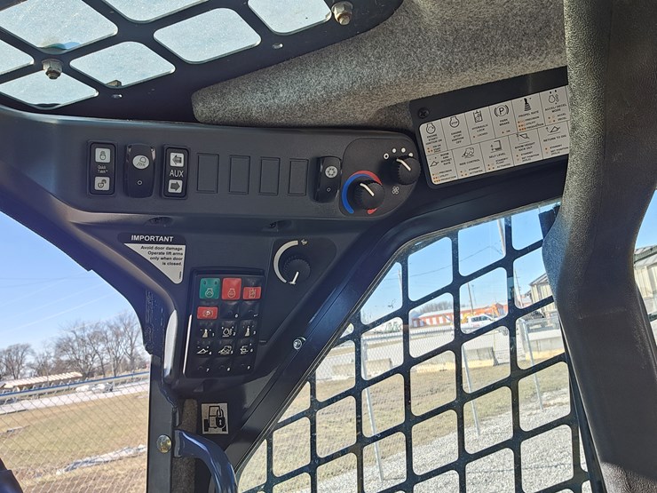 2021-deere-325g-image-10