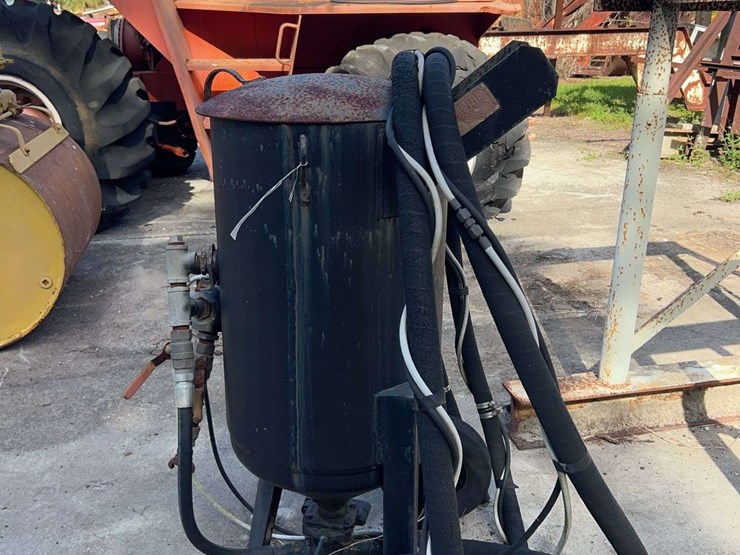 mobile-sand-blaster-and-rack-image-5