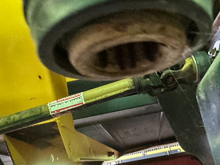 2011-new-holland-92c-image-14