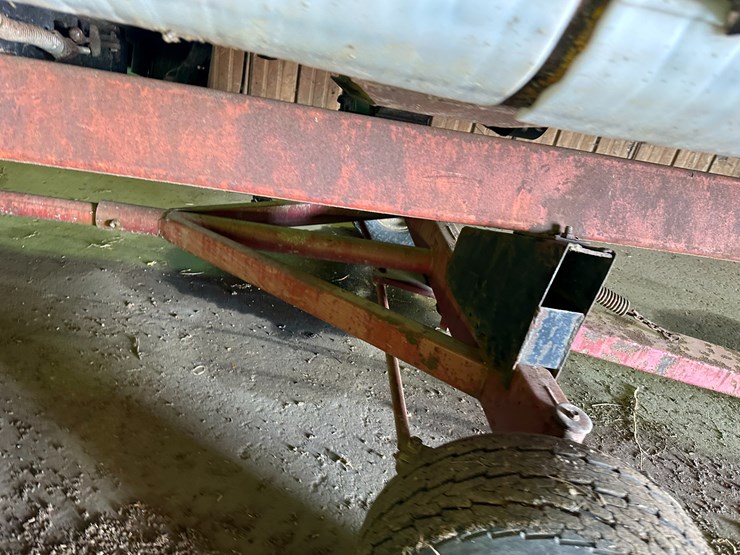 2011-new-holland-92c-image-43