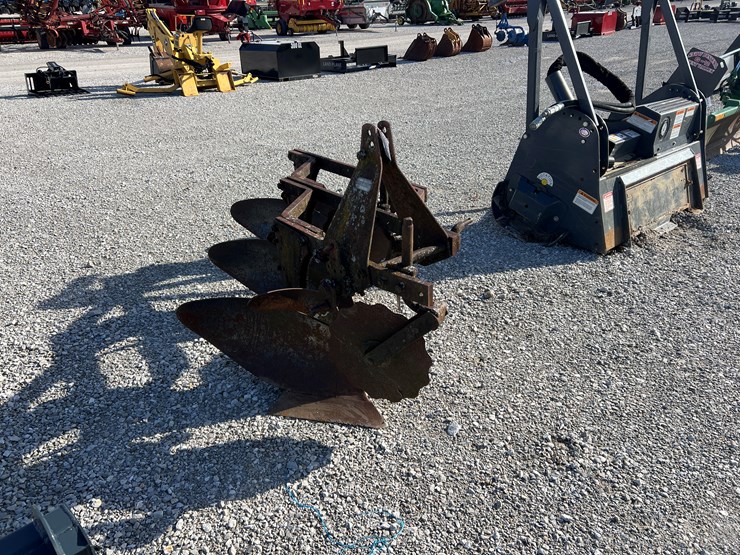 #208739-•-ford-plow-image-1