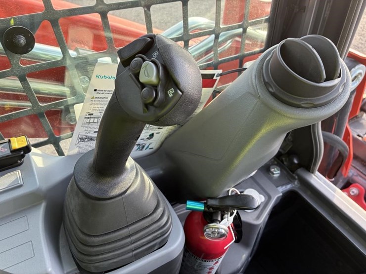 2024-kubota-svl75-3-image-13