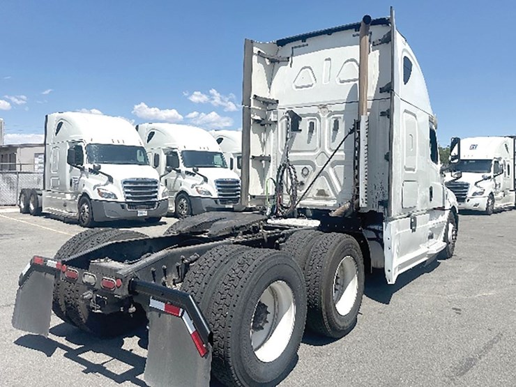 2020-freightliner-cascadia-126-image-2