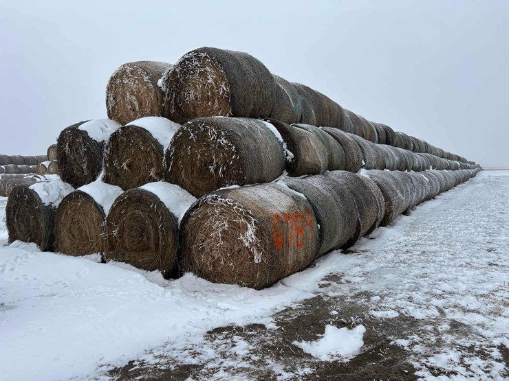 2025-john-deere-561m-image-1