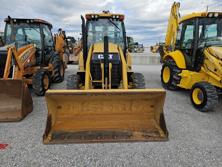 2015-caterpillar-420f-image-2