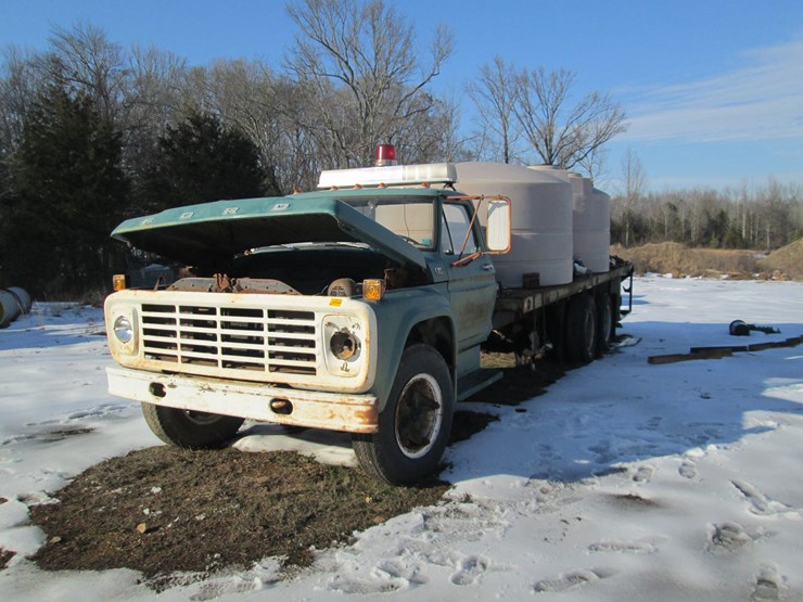 1974-ford-f700-image-1