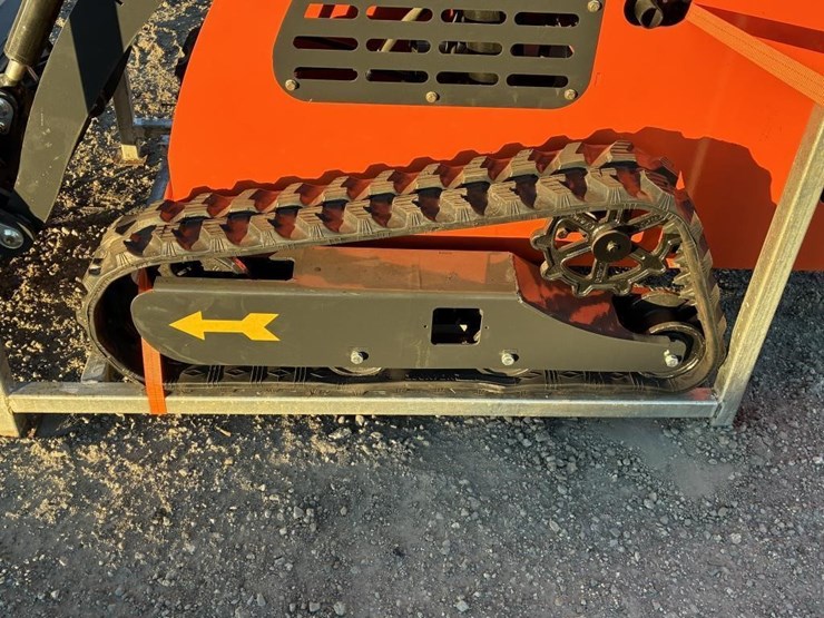 2025-aboss-gh350-skid-steer-track-loader-image-7