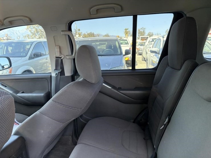 2012-nissan-pathfinder-image-17