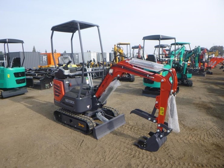 2025-agt-mx15rx-hydraulic-excavator-image-2