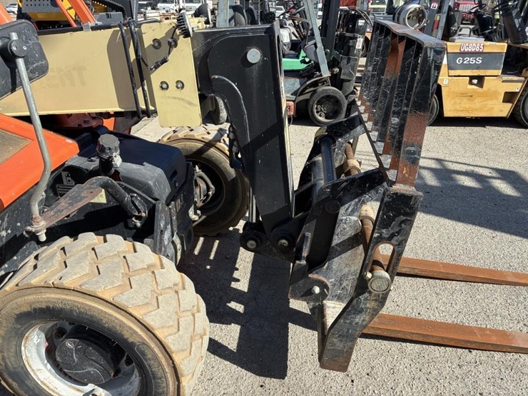 2015-jlg-g5-18a-image-10