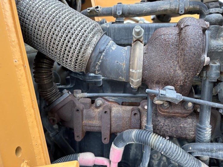 2018-case-580sn-image-63