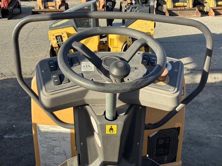 2018-volvo-dd25b-image-9