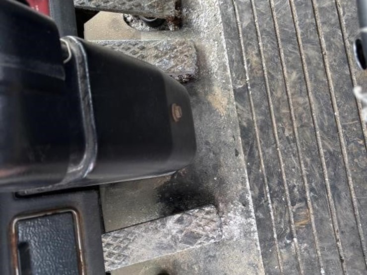 2005-deere-624j-image-44