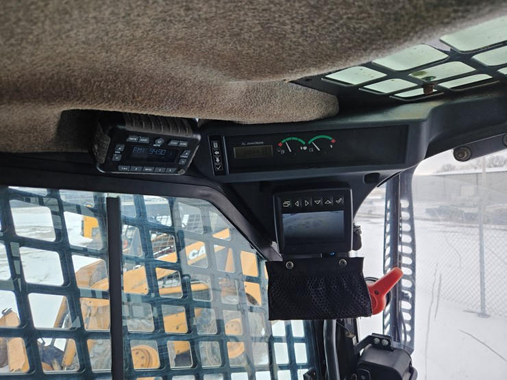 2020-deere-333g-image-10