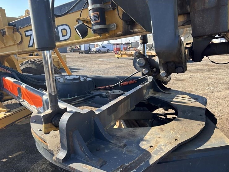 2008-deere-772d-image-11