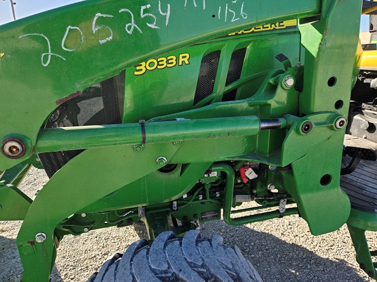 2023-john-deere-3033r-image-21