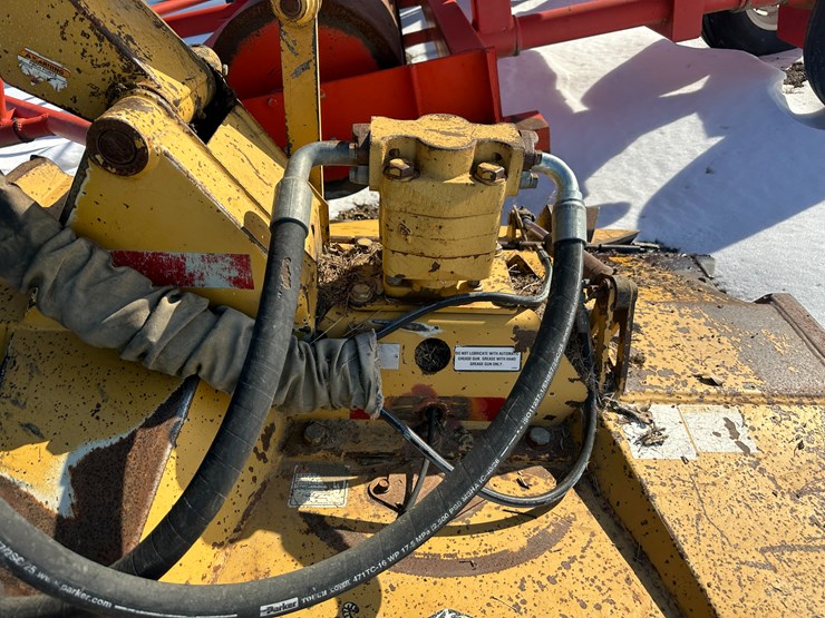 2014-john-deere-6105m-image-43