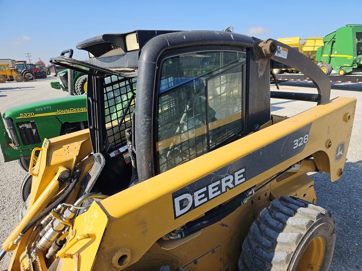 2006-john-deere-328-image-17