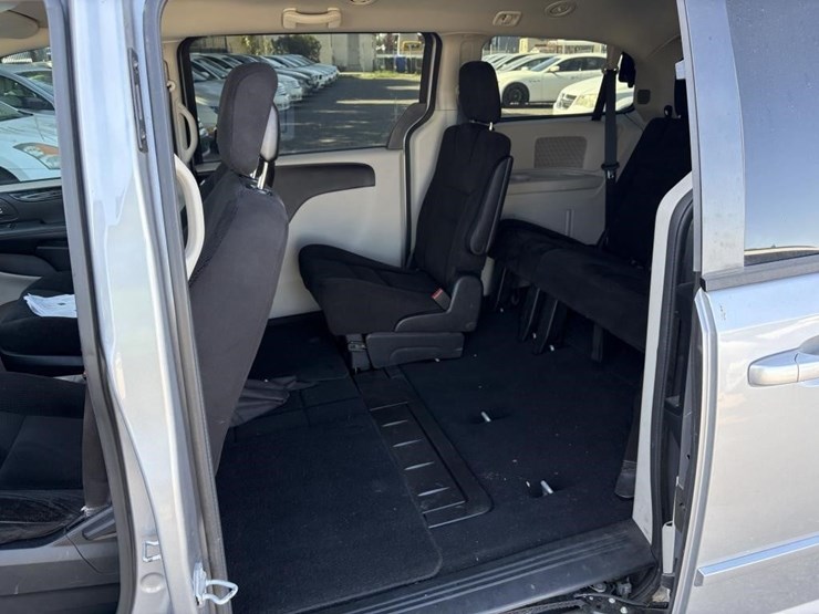 2014-dodge-grand-caravan-image-17