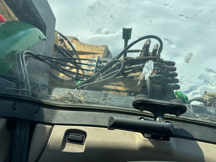 2014-john-deere-6105m-image-70