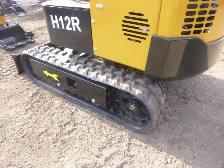 agt-h12r-hydraulic-excavator-image-27