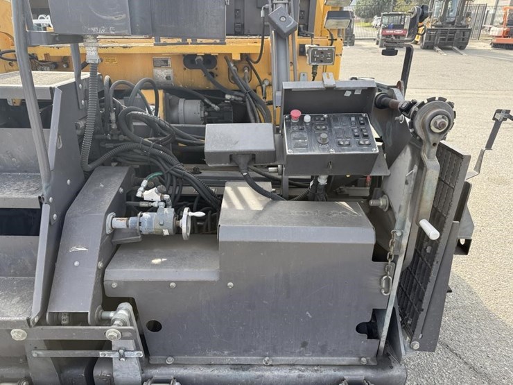 2016-volvo-blaw-knox-pf-4410b-asphalt-paver-image-18