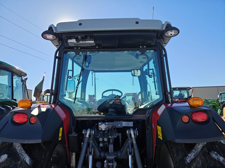 2017-massey-ferguson-4710-image-16