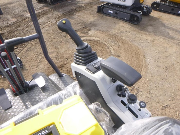 2025-agt-mx15rx-hydraulic-excavator-image-23