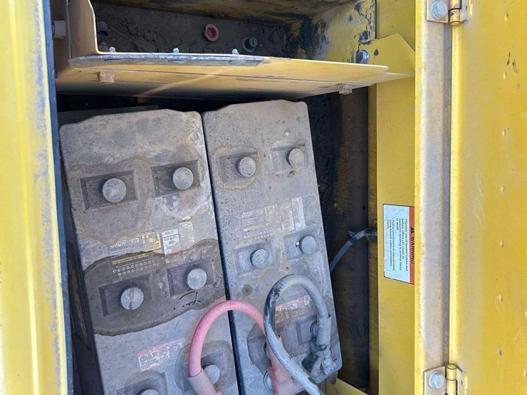 2013-komatsu-pc360-image-10