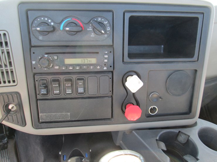 2013-international-8600-image-33