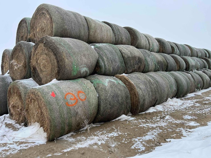 2024-john-deere-561m-image-8