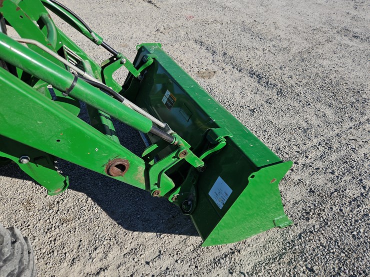2023-john-deere-3033r-image-6