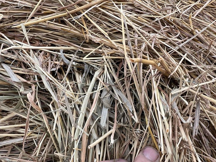 2024-john-deere-561m-image-10