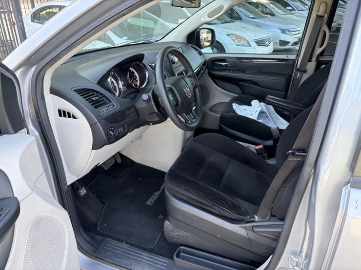 2014-dodge-grand-caravan-image-10