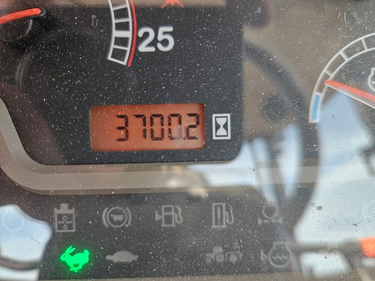 2015-case-ih-farmall-110a-image-10