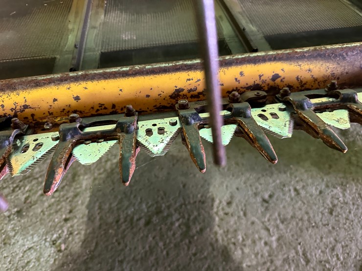 2011-new-holland-92c-image-33