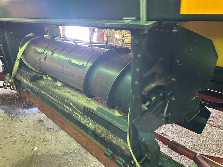 2011-new-holland-92c-image-10