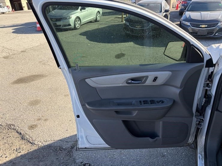 2017-chevrolet-traverse-image-10