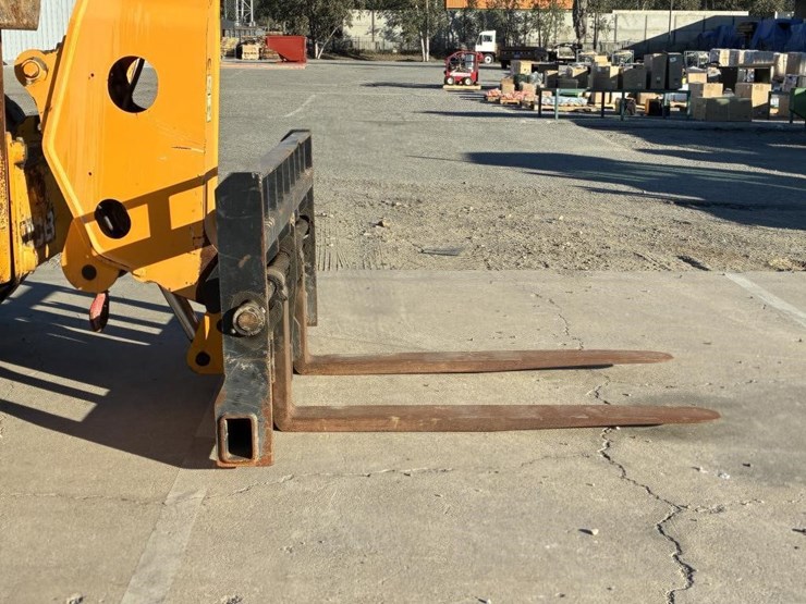 2019-jcb-512-56-image-6