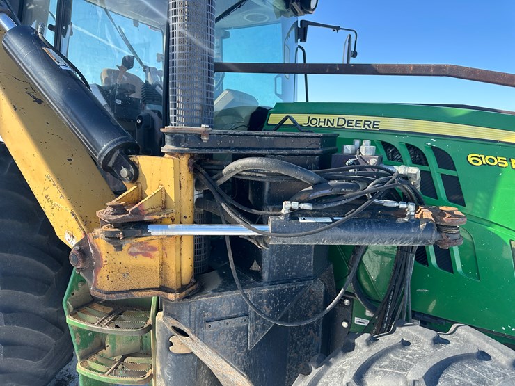 2014-john-deere-6105m-image-32