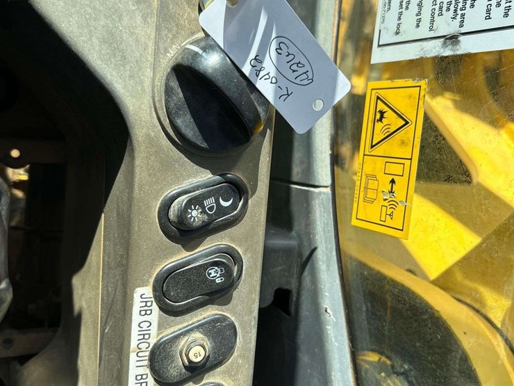 2013-komatsu-pc210-image-17