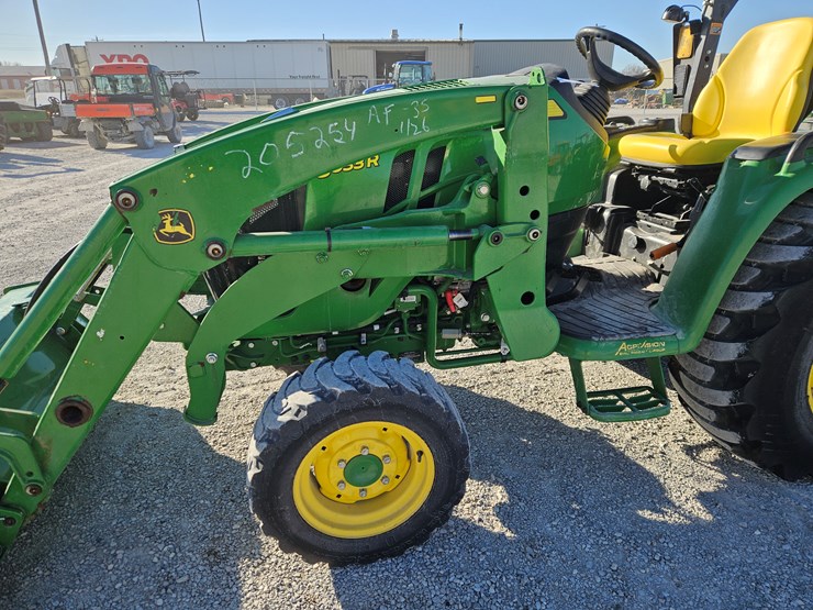 2023-john-deere-3033r-image-23