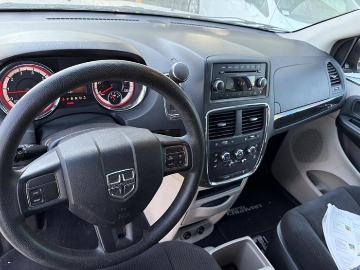 2014-dodge-grand-caravan-image-12