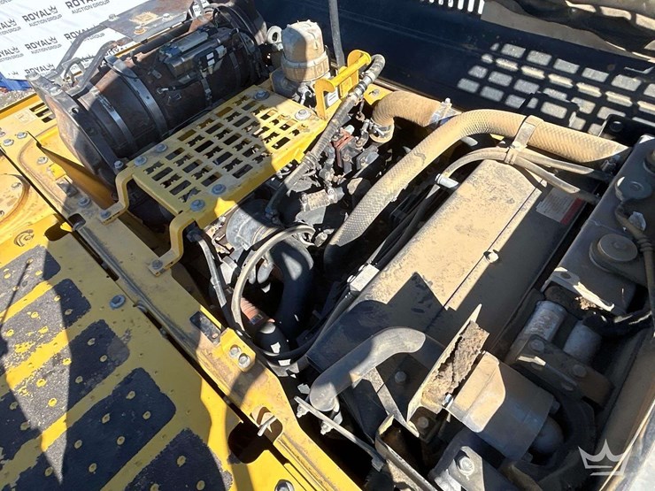 2015-komatsu-pc210-image-7