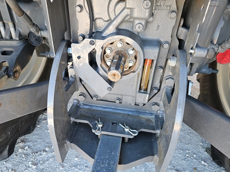 2017-massey-ferguson-4710-image-18