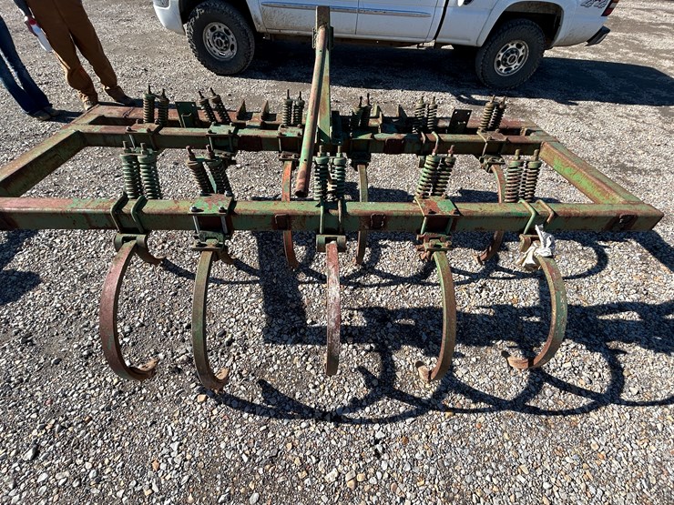 #37764-•-11'-chisel-plow-image-4