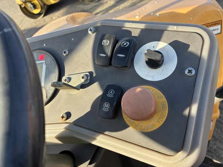 2018-volvo-dd25b-image-14